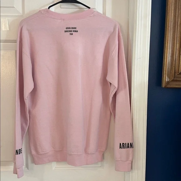 Women’s Gildan Pink Ariana Grande Dangerous Woman Tour Crewneck Sweatshirt - Picture 4 of 7